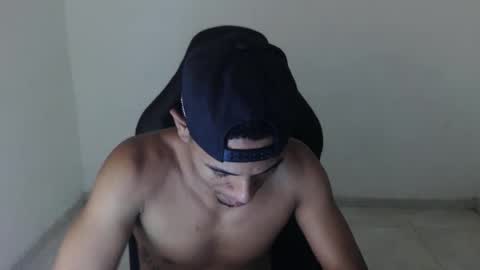 Snapshot of alphas_latins chatting on April 26, 2026, 9:45 pm alphas_latins online show from April 26, 2026, 9:45 pm