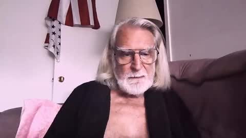 AlphaUniform online show from September 25, 2025, 5:27 pm