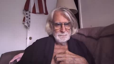 AlphaUniform online show from October 23, 2025, 5:33 pm