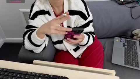 alyarei online show from September 29, 2025, 11:48 am