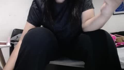 Snapshot of alynfoxx chatting on November 19, 2025, 2:22 am Alyn Maria online show from November 19, 2025, 2:22 am