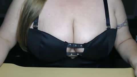 Alyss Skye online show from September 22, 2025, 1:18 am