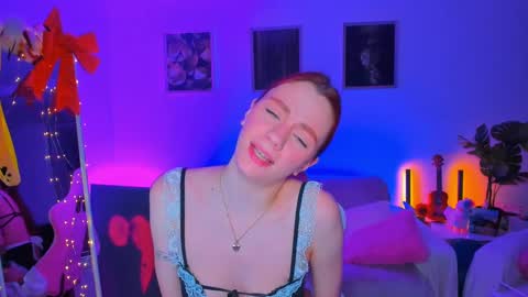 alyssa_smitt online show from February 26, 2025, 7:49 pm