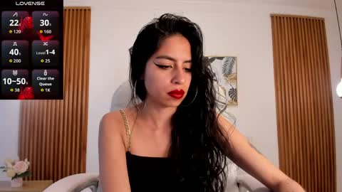 alyssabeauty_ online show from April 13, 2026, 7:41 pm