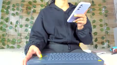 alyssia online show from February 13, 2025, 12:43 pm