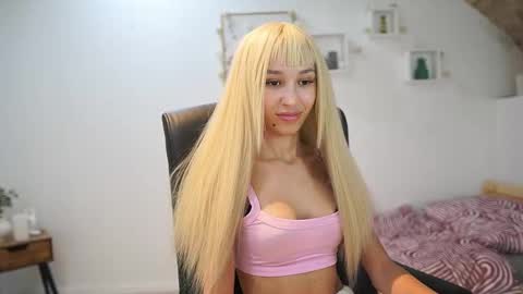 Amai  Liu online show from September 20, 2025, 5:58 pm