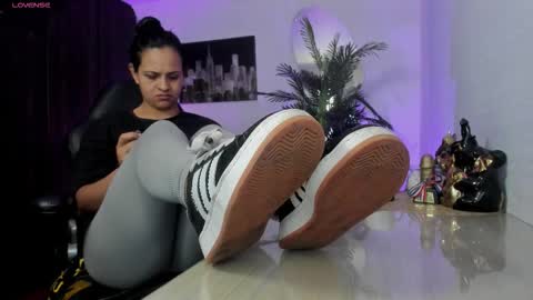 anny online show from October 19, 2025, 2:12 am