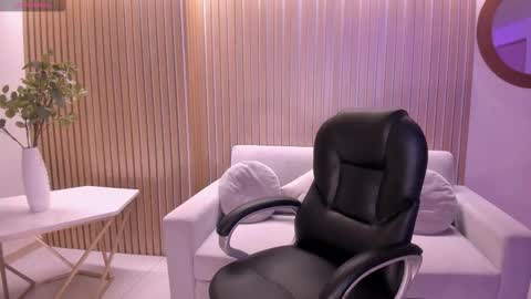 Amalia cruss online show from September 20, 2025, 8:10 pm