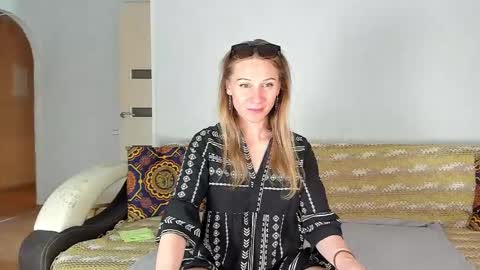 Snapshot of amalia_mio chatting on June 3, 2026, 8:28 am Amalia online show from June 3, 2026, 8:28 am