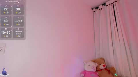 Amalia    real MIA  online show from February 3, 2025, 8:57 am