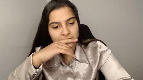 The queen of the biceps  online show from January 24, 2025, 7:18 pm