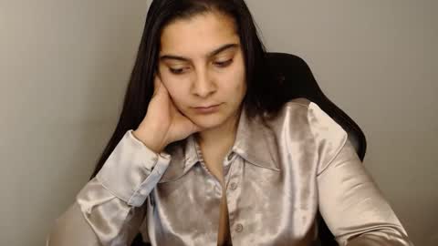 The queen of the biceps  online show from January 25, 2025, 2:37 am