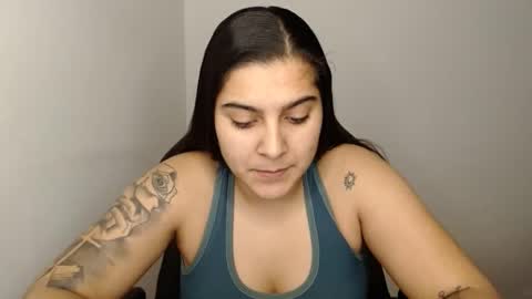 The queen of the biceps  online show from February 1, 2025, 6:29 pm