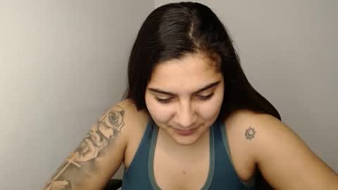 The queen of the biceps  online show from February 3, 2025, 8:57 pm