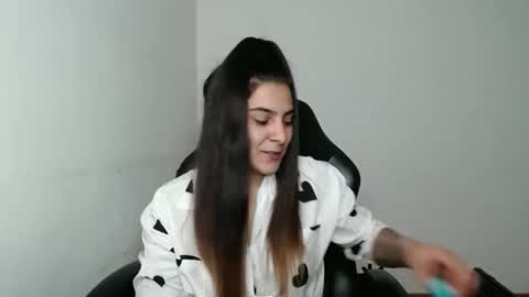 The queen of the biceps  online show from April 21, 2026, 10:01 pm