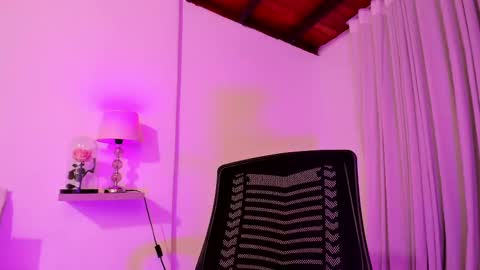 Luisa online show from March 6, 2025, 1:05 am