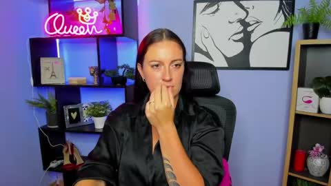 Snapshot of amanda_burn chatting on June 10, 2026, 1:54 pm Amanda online show from June 10, 2026, 1:54 pm