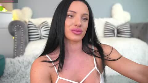 AmanndaSkye online show from April 15, 2026, 11:05 pm