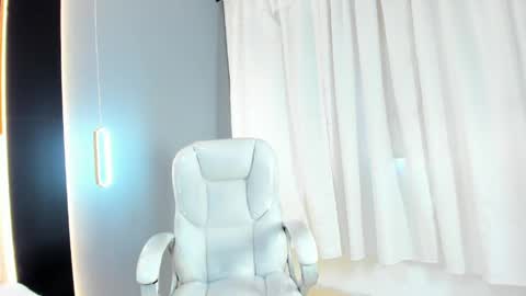 Snapshot of amara_lune chatting on June 2, 2026, 3:03 pm online show from June 2, 2026, 3:03 pm