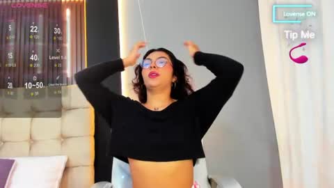 Snapshot of amara_lune chatting on June 25, 2026, 2:32 pm online show from June 25, 2026, 2:32 pm