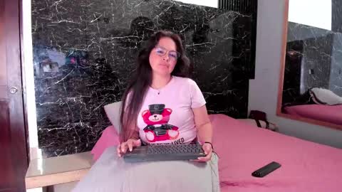 amara_luxe online show from October 2, 2025, 8:05 pm