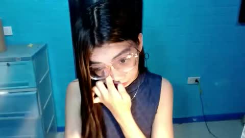 BELLA online show from April 25, 2026, 8:17 pm