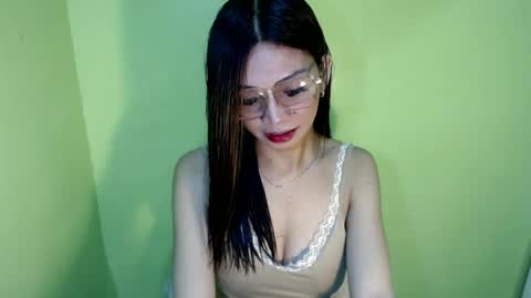 BELLA online show from July 23, 2026, 1:52 am