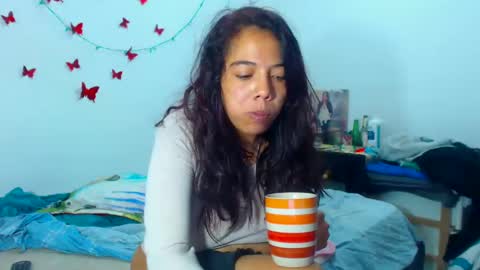 Snapshot of amararoberts08 chatting on December 31, 2024, 5:40 pm Amara Julia online show from December 31, 2024, 5:40 pm