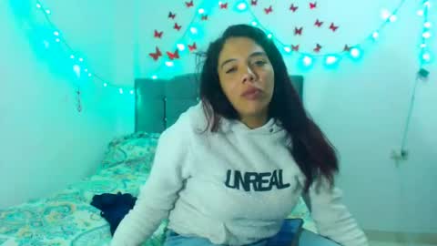 Snapshot of amararoberts08 chatting on January 20, 2025, 2:53 am Amara Julia online show from January 20, 2025, 2:53 am
