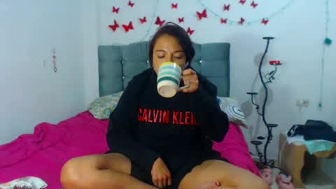 Snapshot of amararoberts08 chatting on March 12, 2025, 5:57 am Amara Julia online show from March 12, 2025, 5:57 am