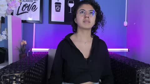 Snapshot of amarettho chatting on January 31, 2025, 2:39 pm Emily online show from January 31, 2025, 2:39 pm