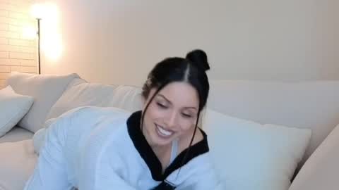 amaya_floress online show from May 25, 2026, 12:55 pm