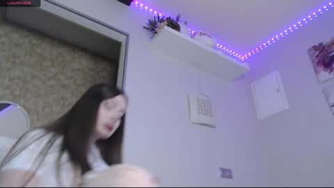 amazing_agness online show from April 29, 2026, 9:02 am