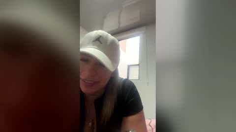 Snapshot of ambar_cortes chatting on February 5, 2026, 9:52 pm ambar_cortes online show from February 5, 2026, 9:52 pm