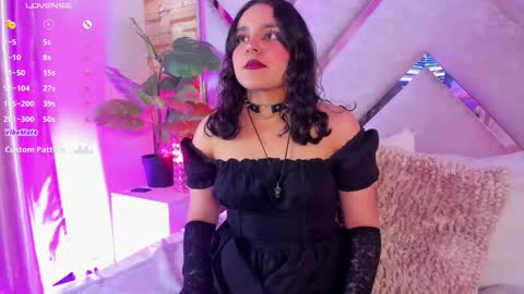 Snapshot of ambar_devon chatting on December 15, 2025, 6:45 pm online show from December 15, 2025, 6:45 pm