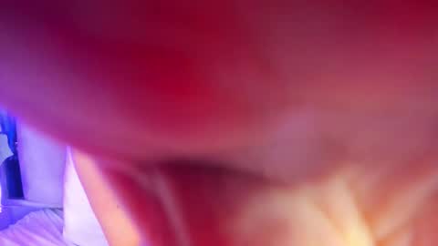 Snapshot of ambar_devon chatting on December 17, 2025, 6:58 pm online show from December 17, 2025, 6:58 pm