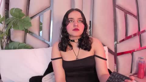 Snapshot of ambar_devon chatting on December 20, 2025, 7:10 pm online show from December 20, 2025, 7:10 pm