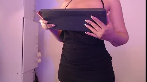 Ambar Jones online show from January 24, 2025, 7:41 am