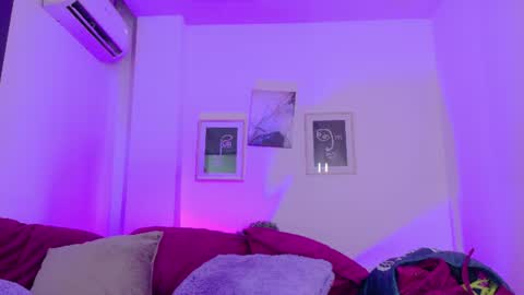 ambar_midnigth online show from July 7, 2026, 3:42 am