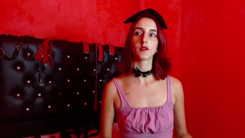 ambar_roux1 online show from February 5, 2025, 2:37 pm