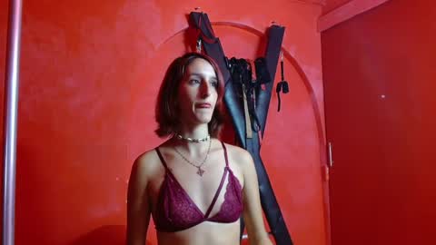 ambar_roux1 online show from March 3, 2025, 1:42 pm
