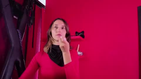 ambar_roux1 online show from November 15, 2025, 2:57 pm