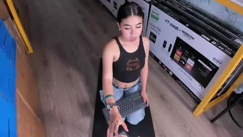 Snapshot of ambarina_ chatting on May 7, 2026, 11:37 am Ambarina online show from May 7, 2026, 11:37 am