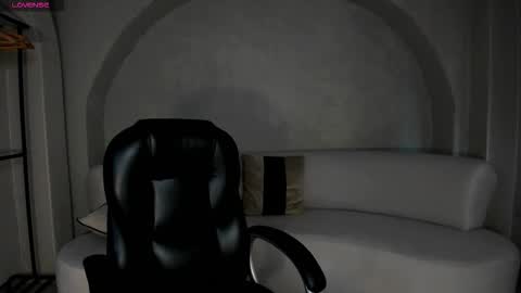 Ambar  online show from November 5, 2025, 11:32 am