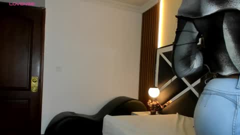 Ambar Ross online show from March 10, 2026, 12:43 pm