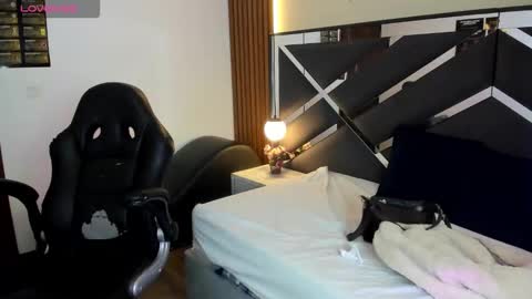 Ambar Ross online show from March 18, 2026, 12:30 pm