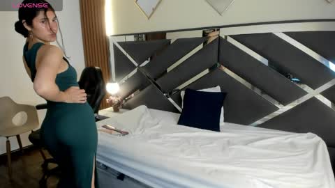 Ambar Ross online show from April 9, 2026, 2:00 pm