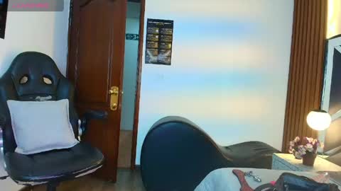 Snapshot of ambaross chatting on April 30, 2026, 2:34 pm Ambar Ross online show from April 30, 2026, 2:34 pm