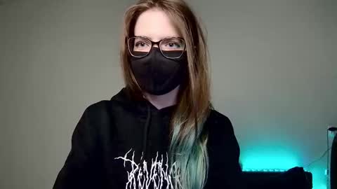 Amber non-nude model online show from October 2, 2025, 9:55 pm