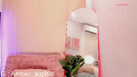 Snapshot of amber_sophie chatting on August 1, 2026, 7:35 pm Schedule 200pm to 900pm Col online show from August 1, 2026, 7:35 pm